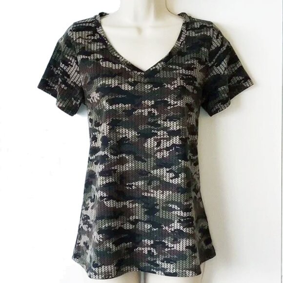 LuLaRoe Tops - LuLaRoe Christy T-shirt S Camouflage  50off3